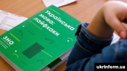 Тестові зошити наразі перебувають в пунктах проведення пробного ЗНО, інформацію про можливість їх отримання абітурієнти можуть отримати в особистих кабінетах