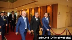 Руководители ДПМ в Брюсселе. Премьер-министр Павел Филип, лидер Демпартии Влад Плахотнюк и спикер парламента Андриан Канду