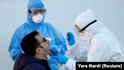 Anagajații nevaccinați din spitale vor fi testați periodic.