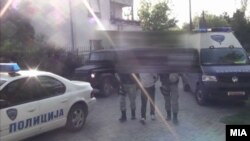 Апсењето на осомничените во случајот со петкратното убиство во Смиљковци, кај железарското езеро 01 мај 2012.