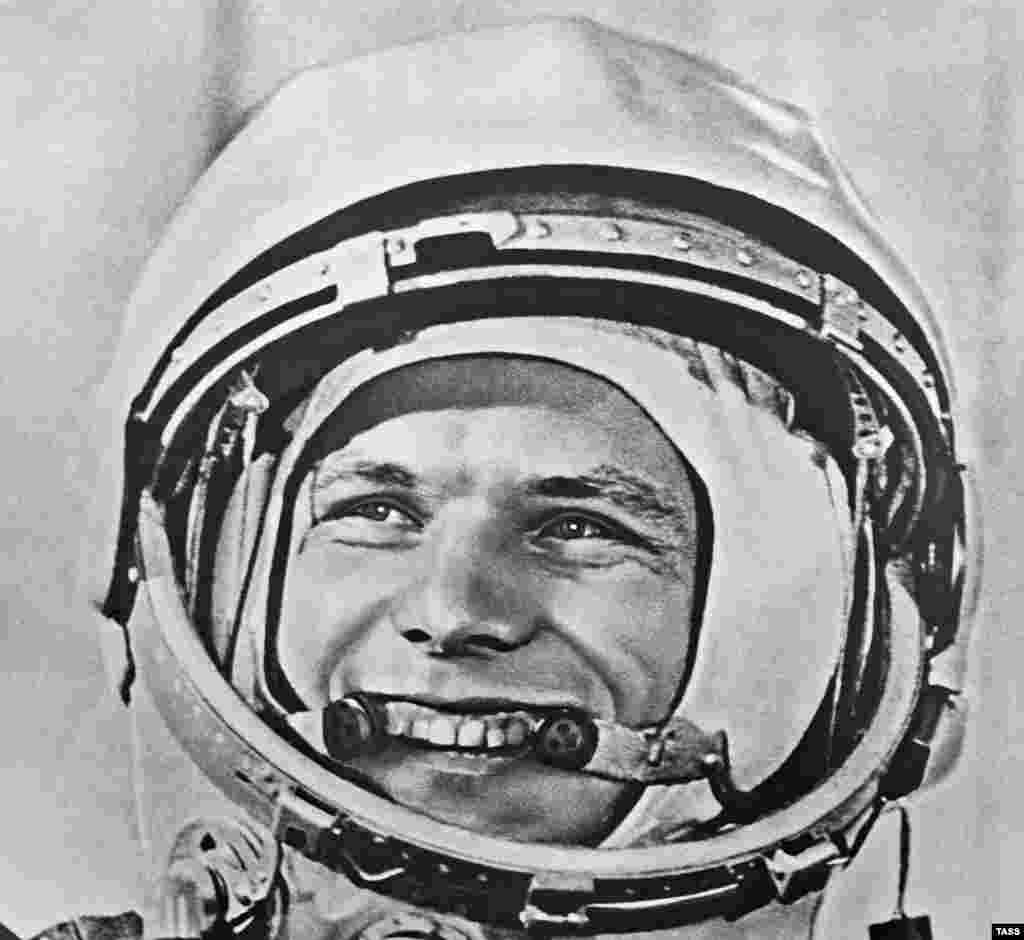 Гагарин перед своим историческим полетом.