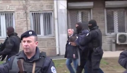 Kosovska policija sprovodi Đurića u stanicu u Prištini