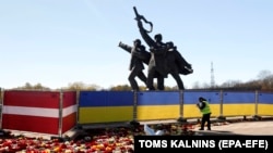 Рішення знести встановлений за часів СРСР пам’ятник воїнам радянської армії ухвалили у травні на позачерговому засіданні Ризької думи