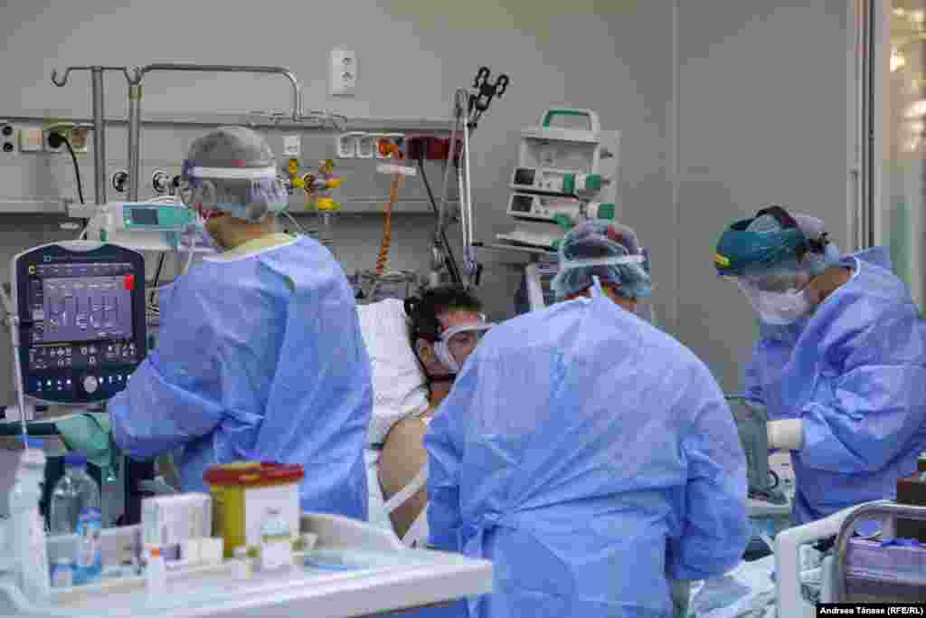 Institutul Institutul de Pneumoftiziologie „Marius Nasta” are 15 locuri de terapie intensivă pentru pacienții Covid. Echipa Europa Liberă a vizitat-o, joi.
