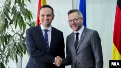 Вицепремиерот Бујар Османи и германскиот министер за Европа Мајкл Рот