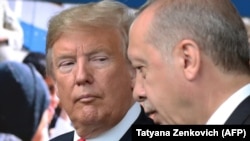 АКШнын президенти Дональд Трамп менен Түркиянын президенти Режеп Тайып Эрдогандын жолугушуусу. 11-июль, 2018-жыл. 