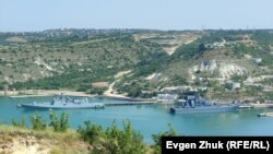 Руската Црноморска флота го користеше кримското пристаниште Севастопол како свое матично пристаниште, иако украинските напади ја принудија Москва да ги премести повеќето од своите главни бродови на друго место
