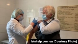 На сьогодні до листа очікування вакцинації від COVID-19 записались 653 525 людей