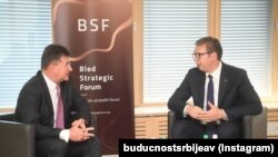 Словенија: Српскиот претседател Александар Вучиќ и специјалниот претставник на ЕУ за дијалогот Белград-Приштина, Мирослав Лајчак, во Блед. 1 септември 2021 година.