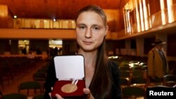 Marina Viazovszka a Nemzetközi Matematikai Unió helsinki díjkiosztóján 2022. július 5-én