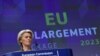 Președinta Comisiei Europene, Ursula von der Leyen, la conferința de presă la care a anunțat recomandarea de a se deschide negocieri de aderare la UE cu Ucraina, Moldova și Bosnia-Herțegovina, Bruxelles, 8 noiembrie 2023.