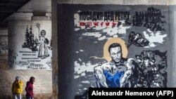 Moldova, graffiti reprezentându-l pe opozantul Alexei Navalnîi, pictură realizată de Mihail Vrubel după un tablou celebru din secolul XIX, Rusia, 6 aprilie 2021. 
