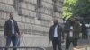 Vlladimir Vuçetiq, i akuzuar për sulmin në Banjskë, në protestën në Beograd, më 28 qershor 2025.