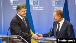 Ukrainian President Petro Poroshenko (left) meets with Donald Tusk, president of the European Council, last week in Brussels.