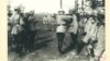 Regele Ferdinand decorînd militari români (Foto: prin curtoazia Muzeului Național de Istorie a României)