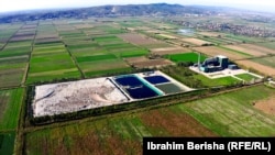 Incineratorul nefuncțional din Fier, situat lângă groapa de gunoi în expansiune, continuă să fie o sursă de îngrijorare pentru localnici.