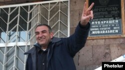 Armenia - Hayk Gevorgian, a journalist of the "Haykakan Zhamanak" newspaper, is released from jail, Yerevan, 06Feb2012.