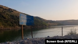 Locuitorii din apropierea minei de aur Zarafshon acuză autoritățile tadjice că închid ochii la poluarea aerului, solului și apei.