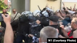 Policijska intervencija na protestu ispred Fakulteta sporta i fizičkog vaspitanja, 28. april 2025. 