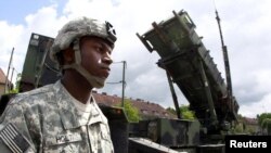 Солдат біля ЗРК "Патріот" на військовій базі Моронґ, 26 травня 2010 року