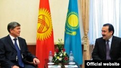 Кыргыз-казак премьерлери Атамбаев менен Масимовдун быйыл 4-февралдагы жолугушуусу, Астана. 