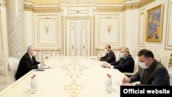 Վարչապետ Փաշինյանը բանակցում է ԵԱՀԿ Մինսկի խմբի նորանշանակ համանախագահ Իգոր Խովաևի հետ։