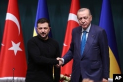 Președintele turc Recep Tayyip Erdoğan s-a întâlnit marți, 19 februarie, la Ankara cu președintele Ucrainei Volodimir Zelenski, în timp ce Kievul încearcă să-și consolideze poziția ca răspuns la discuțiile dintre SUA și Rusia.