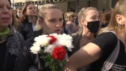 Poliția de la Minsk a bruscat și arestat zeci de femei protestatare