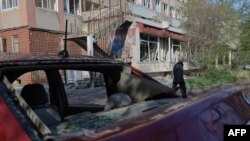 Urmările atacului rusesc cu drone din noaptea de 21 spre 22 aprilie asupra unui cartier al Odesei.