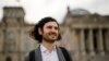 Hakan Demir a Bundestag előtt 2021. szeptember 28-án
