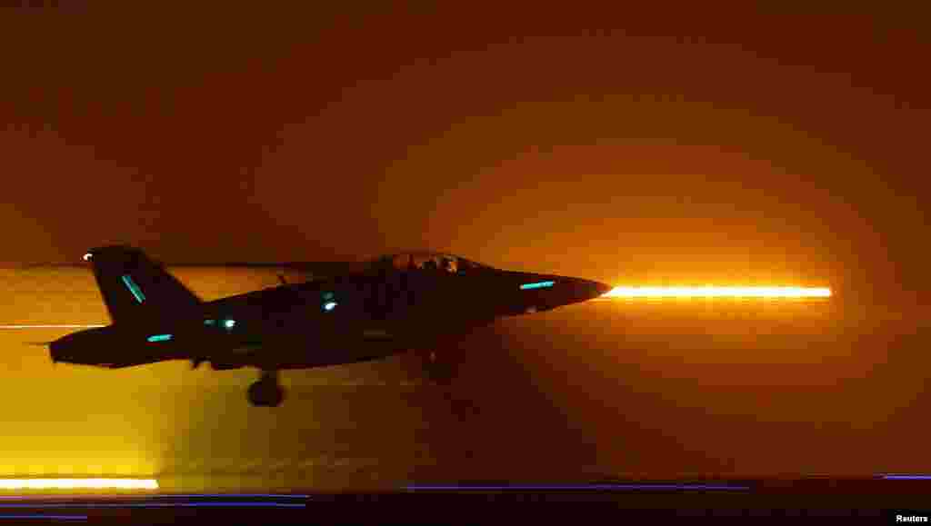 Američki avion F18, poletio je iz baze u Kuvajtu, 20. mart 2003. Foto: REUTERS / Russell Boyce 