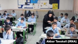 Një klasë me nxënës në Teheran, Iran. Fotografi nga arkivi.