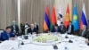 Чолпон-Ата шаарында Евразия экономикалык биримдигине (ЕАЭБ) мүчө өлкөлөрдүн өкмөт башчыларынын саммити башталды.