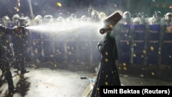 Протести во Турција поради апсењето на противникот на Ердоган