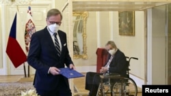 Петр Фиала и изолираният президент Милош Земан