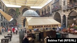 Diyarbakir, Avlu, cafeneaua ONG-ului care salvează femei.
