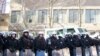 Jedinice policije ispred zgrade opštinskog i okružnog suda