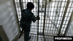 A guard opens a door inside a Russia prison. (illustrative photo)