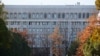 Президенттик администрация менен Жогорку Кеңештин имараты. 