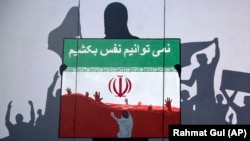  افغانها در ایران از برخورد خشن مقامات و نیروهای امنیتی آن کشور شکایت دارند و به این گونه اعتراض کرده اند. 