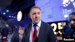 Oligarhul rus Oleg Deripaska (fotografie din iunie 2022) a fost sancționat de Statele Unite încă din 2018. Procurorii americani susțin că un agent de contrainformații de la vârful FBI și un fost diplomat rus au fost angajați pentru a încerca să anuleze sancțiunile.