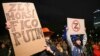 Жена со постер „Лош, најлош, Фицо, Путин“ на проукраински митинг по состанокот на шефовите на министерствата за надворешни работи на Словачка и Русија во Братислава, 12 март 2024 година