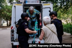 Евакуація жителів Херсону з небезпечних районів міста, серпень 2025 року