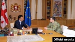 საქართველოს პრეზიდენტი მიხეილ სააკაშვილი და საქართველოს გენერალური შტაბის უფროსი გიგი კალანდაძე, 2012 წელი