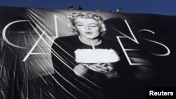 Мэрилин Монро үлеменә 50 ел тулуны искә алып, оештыручылар фестивальнең постерында аның фотосурәтен урнаштырган