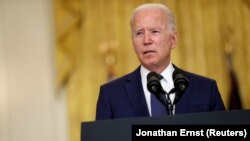 Американскиот претседател Џо Бајден изнесе забелешки за Авганистан, од Источната соба на Белата куќа во Вашингтон, САД 26 август 2021 година.