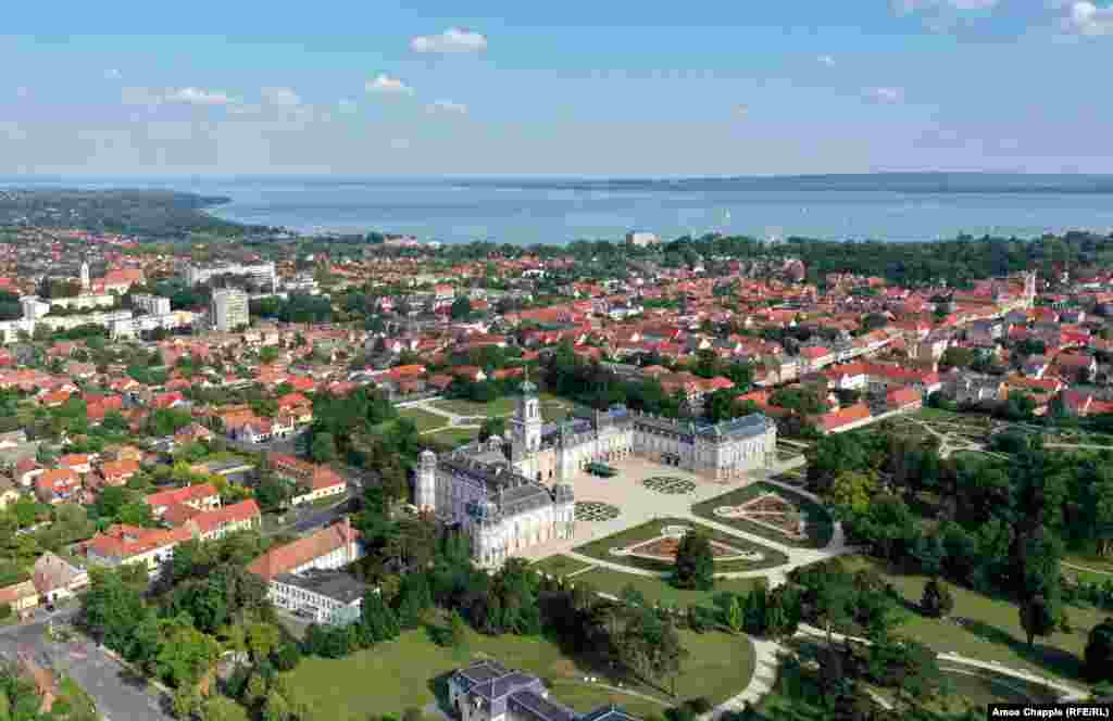 Kristóf Festetics a început construcția castelului familiei din Keszthely în 1745, pentru dezvoltarea căruia a înființat un spital și a stabilit meșteri în oraș.