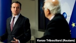 Kryeministri i Kosovës, Albin Kurti gjatë një konference të përbashkët për media me shefin e diplomacisë së BE-së, Josep Borrell. 